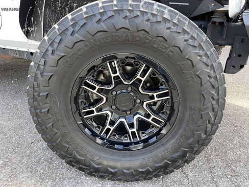 Used 2017 Jeep Wrangler Sahara AWD/4WD image 2
