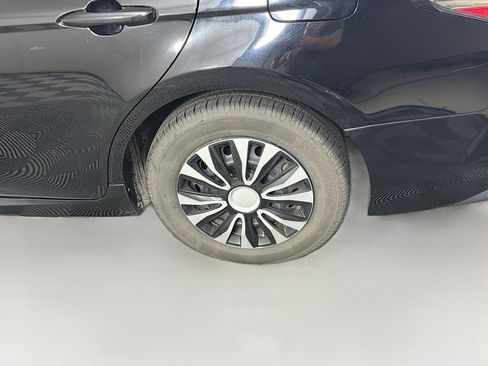 Used 2018 Toyota Camry LE FWD image 11
