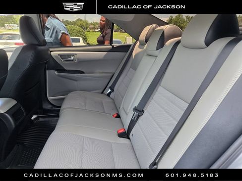 Used 2017 Toyota Camry SE FWD image 9