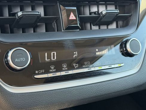 Used 2025 Toyota Corolla LE FWD image 20