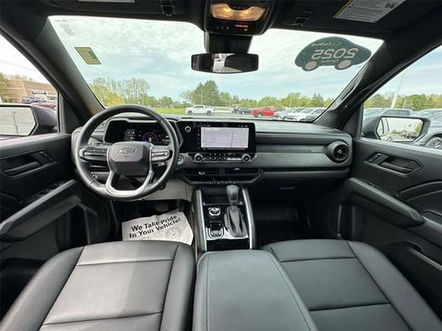 Used 2025 Chevrolet Colorado Trail Boss AWD/4WD image 20