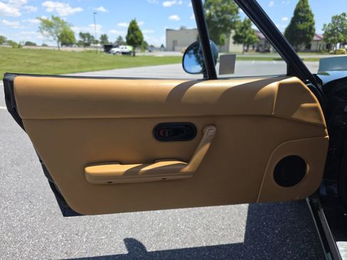 Used 1991 MAZDA MX-5 Miata RWD image 17