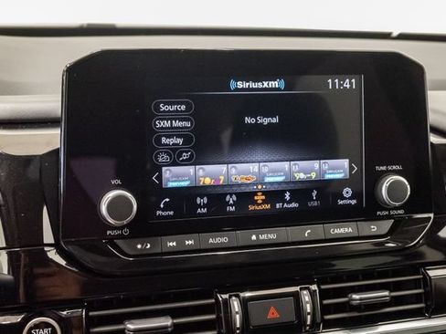 Used 2023 Nissan Pathfinder SV w/ SV Premium Package AWD/4WD image 16