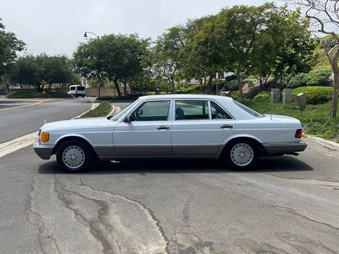 Used 1987 Mercedes-Benz 560 SEL image 3
