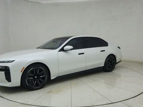 Used 2023 BMW i7 xDrive60 w/ Executive Package 2 image 67