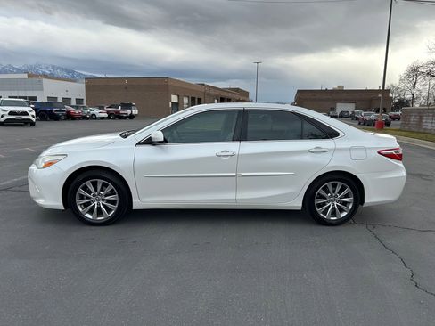 Used 2015 Toyota Camry XLE image 2