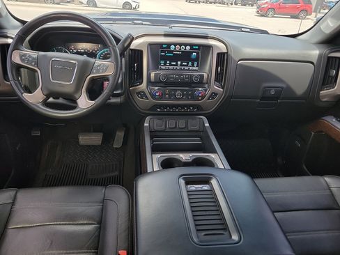 Used 2017 GMC Sierra 2500 Denali w/ Duramax Plus Package AWD/4WD image 9