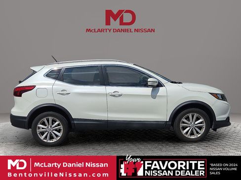 Used 2017 Nissan Rogue Sport SV AWD/4WD image 6