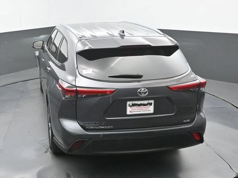 Used 2021 Toyota Highlander XLE FWD image 30