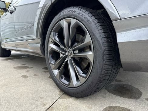 Used 2025 Audi Q7 3.0T Prestige image 9