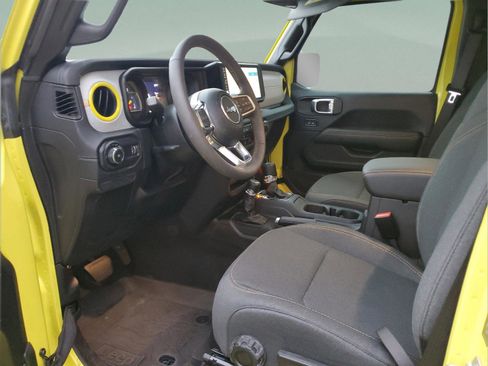 Used 2024 Jeep Wrangler Sahara image 17