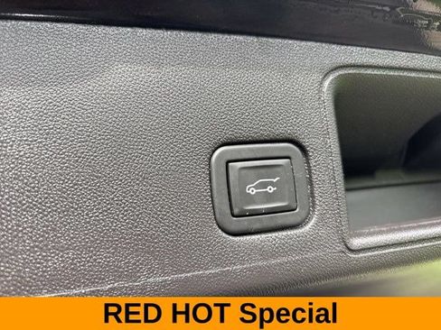 Used 2024 GMC Terrain SLE w/ Driver Convenience Package FWD image 35