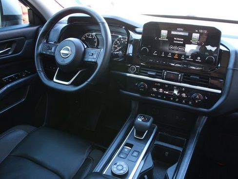 Used 2023 Nissan Pathfinder SL w/ Black Appearance Package image 30