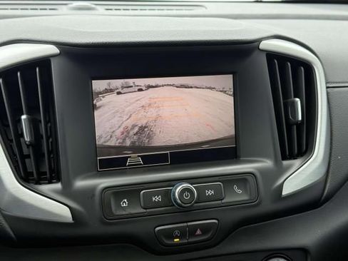 Used 2024 GMC Terrain SLE image 25