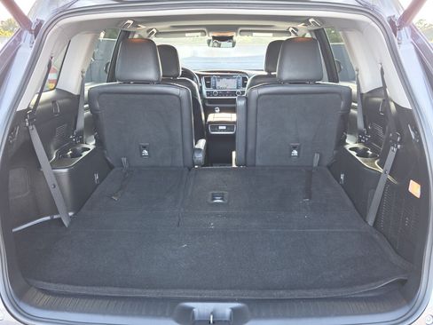 Used 2017 Toyota Highlander SE AWD/4WD image 16