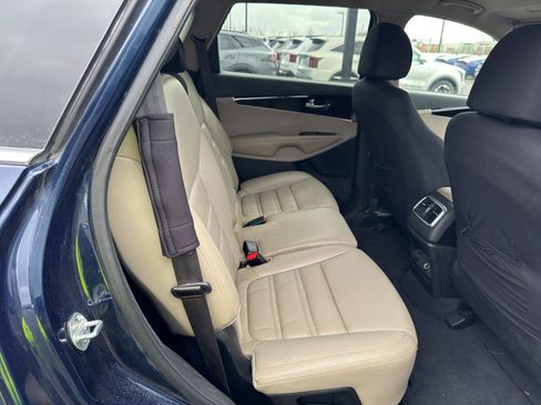 Used 2019 Kia Sorento EX image 9