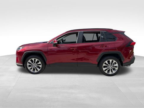 Used 2021 Toyota RAV4 XLE Premium FWD image 4