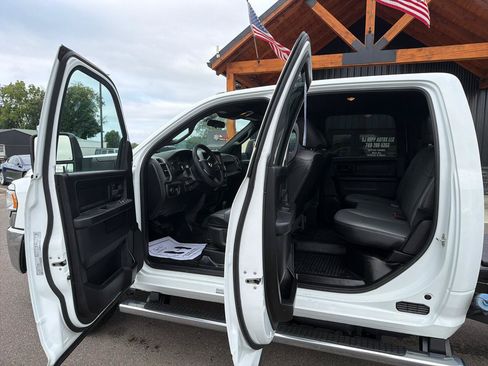 Used 2024 RAM 3500 Tradesman w/ Chrome Appearance Group AWD/4WD image 7
