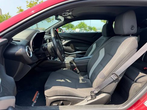 Used 2017 Chevrolet Camaro LT RWD image 10