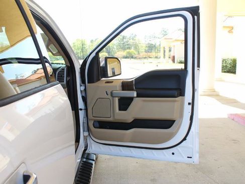 Used 2015 Ford F150 Lariat image 28
