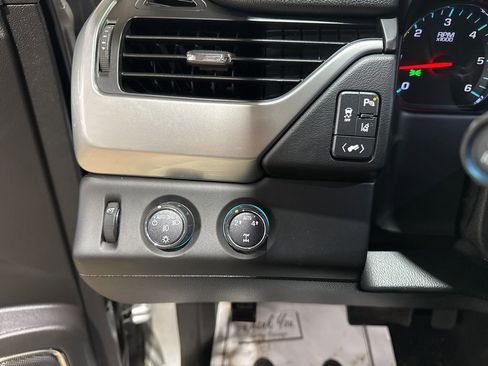 Used 2015 Chevrolet Suburban LTZ image 23