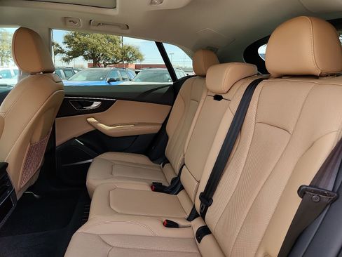 Used 2023 Audi Q8 Premium Plus image 10