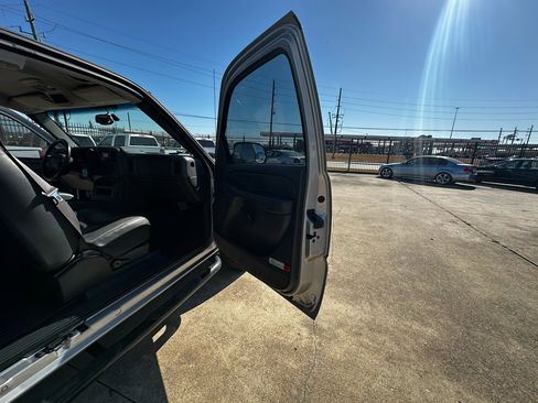 Used 2004 GMC Sierra 1500 SLE w/ Safe And Sound Package image 27