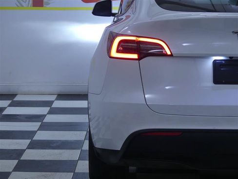 Used 2023 Tesla Model Y Long Range AWD/4WD image 25