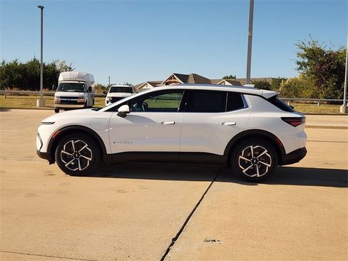 New 2026 Chevrolet Equinox EV LT image 4