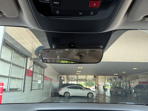 Used 2026 Kia Carnival FWD image 19