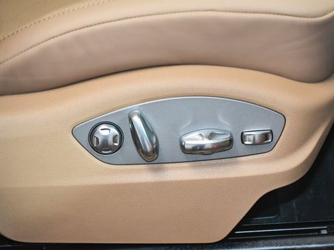 Used 2025 Porsche Macan image 54