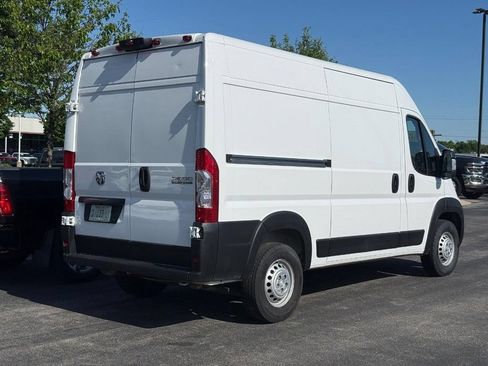 Used 2024 RAM ProMaster 2500 w/ Convenience Group FWD image 6