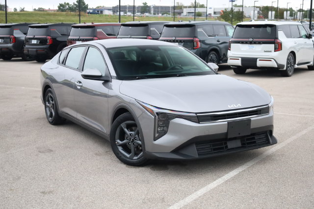 Used 2025 Kia K4 FWD image 2