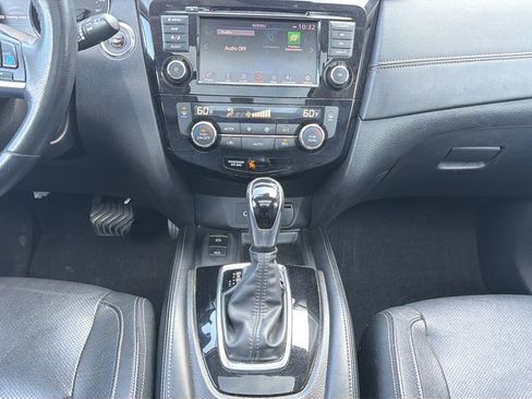 Used 2019 Nissan Rogue SL w/ Premium Package image 8