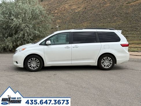 Used 2015 Toyota Sienna XLE Premium FWD image 2