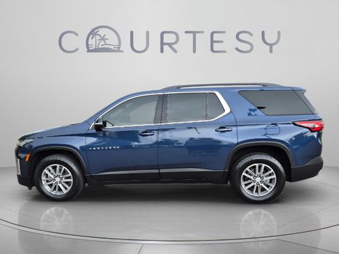 Used 2023 Chevrolet Traverse LT FWD image 2