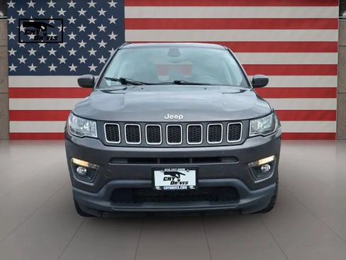 Used 2019 Jeep Compass Latitude AWD/4WD image 2