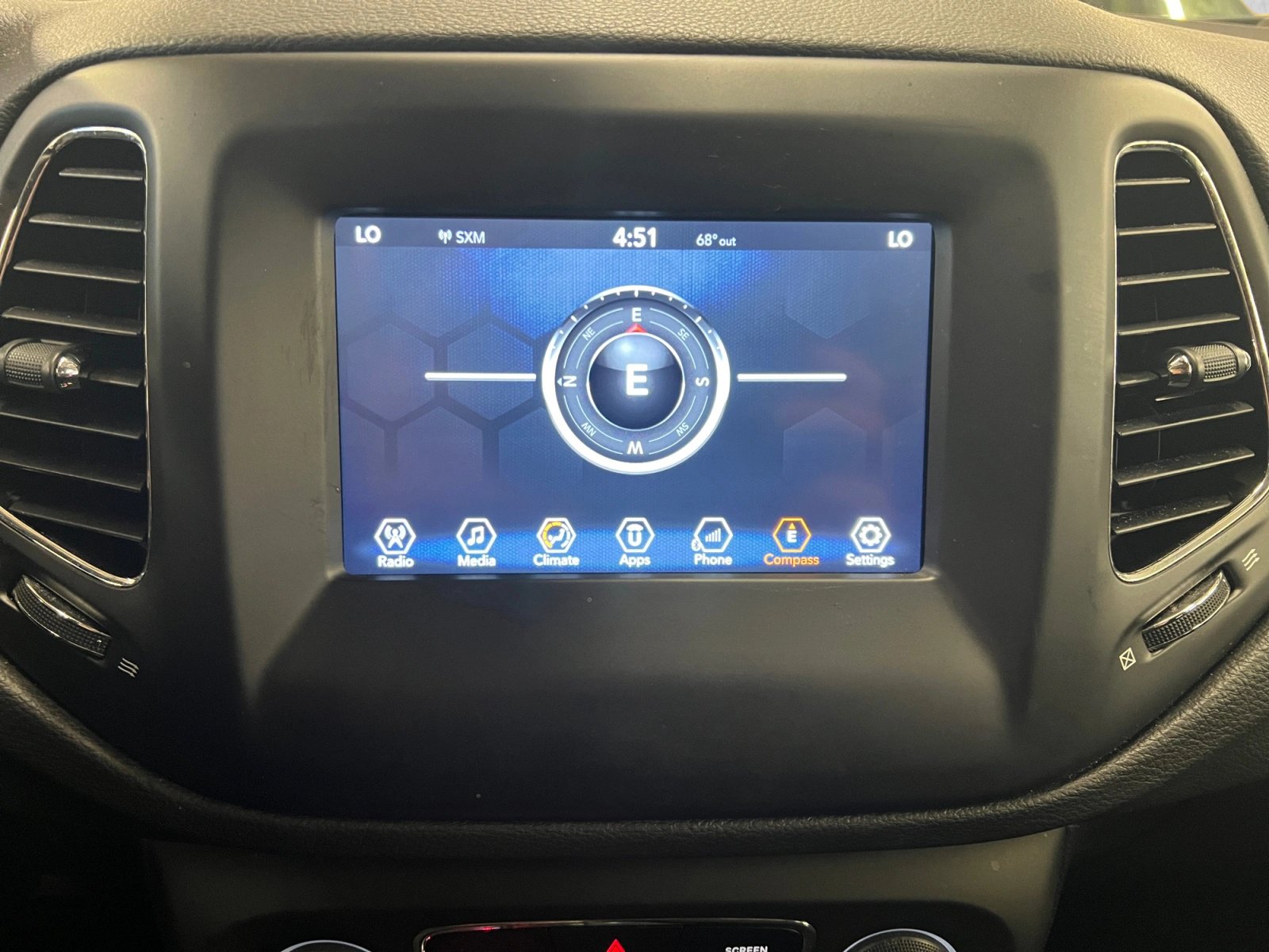 Used 2018 Jeep Compass Sport w/ Tech Group FWD image 16