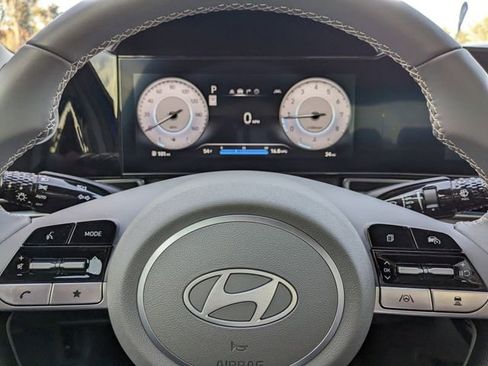 Certified 2025 Hyundai Elantra SEL image 28