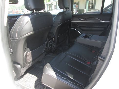 Used 2023 Jeep Grand Cherokee Limited w/ Trailer Tow Prep Group (B) AWD/4WD image 18