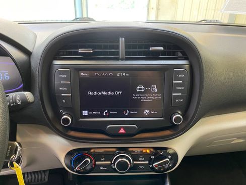 Used 2025 Kia Soul FWD image 36