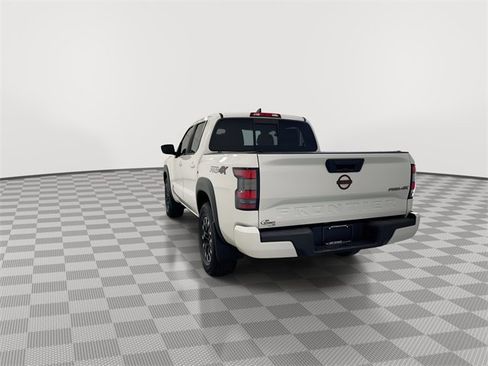 Used 2022 Nissan Frontier PRO-4X image 8