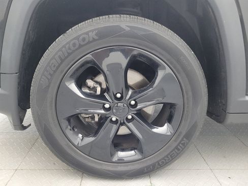 Used 2018 Jeep Compass Latitude w/ Popular Equipment Group FWD image 31