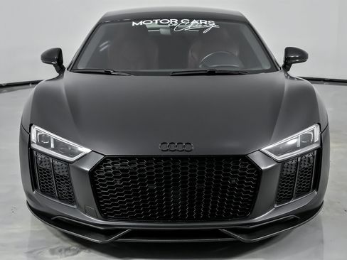 Used 2017 Audi R8 V10 w/ Carbon Interior Package image 5