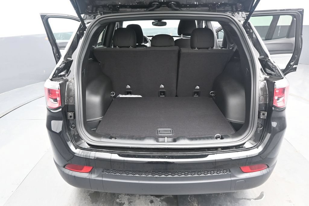 Used 2025 Jeep Compass Sport w/ Mopar Graphics Package AWD/4WD image 8