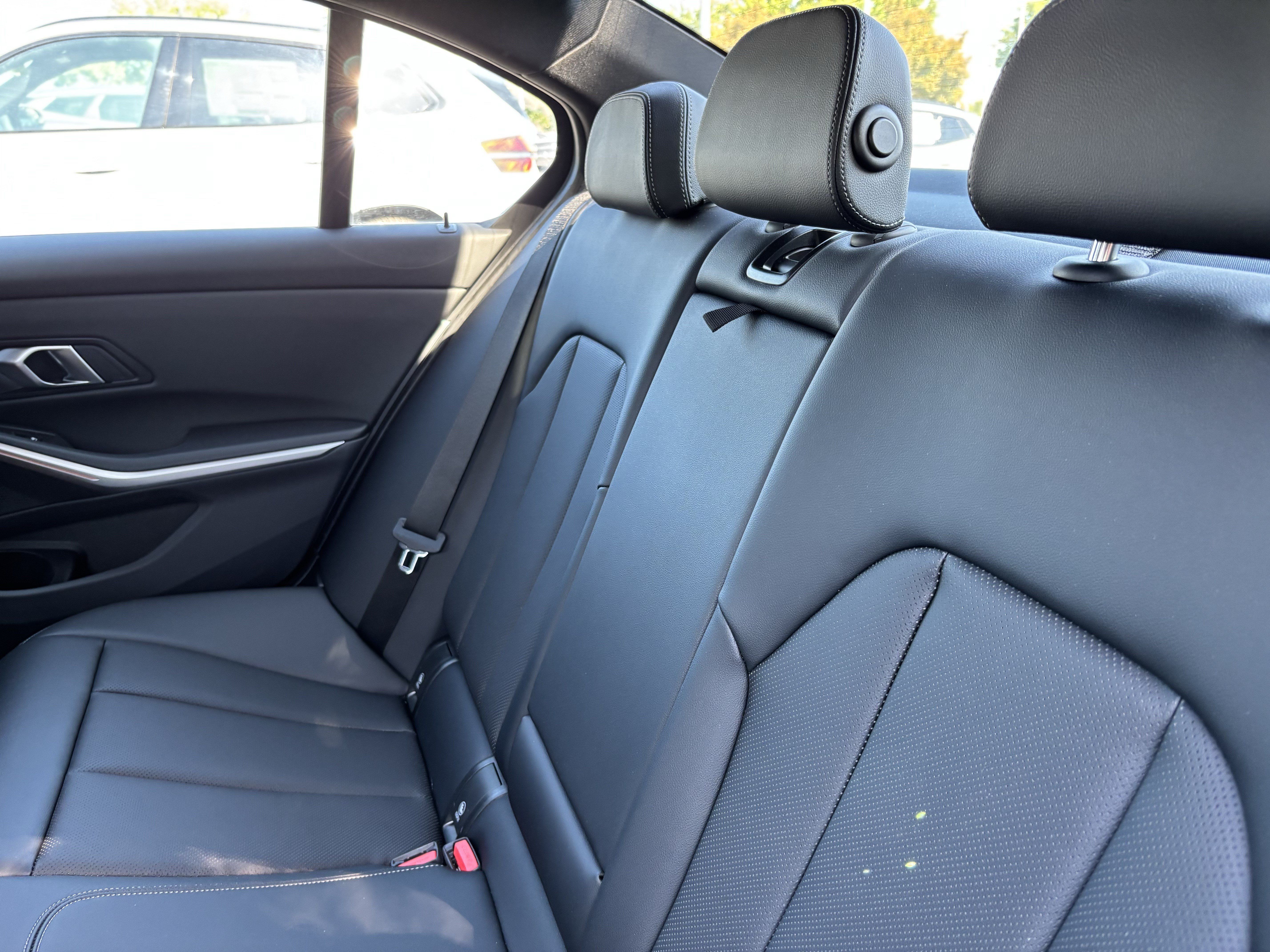 Certified 2025 BMW 330i Sedan RWD image 33
