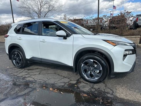 Used 2026 Nissan Rogue SV w/ SV Premium Package image 15