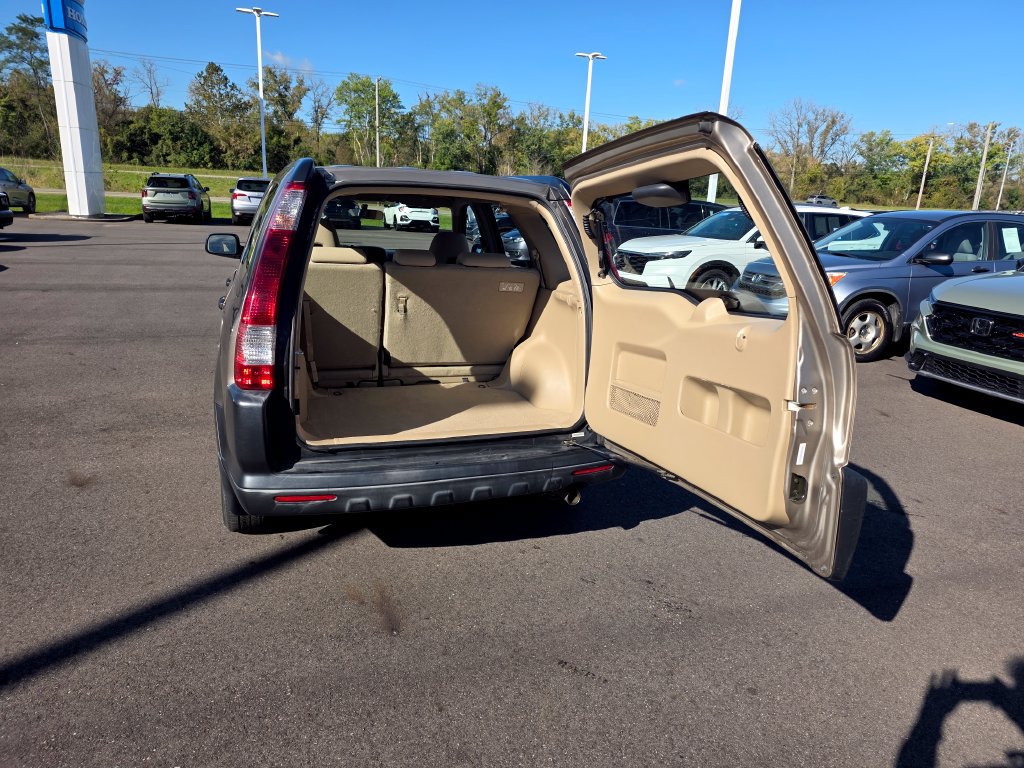 Used 2005 Honda CR-V LX image 12