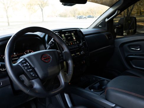 Used 2023 Nissan Titan PRO-4X w/ Pro-4x Convenience Package image 17