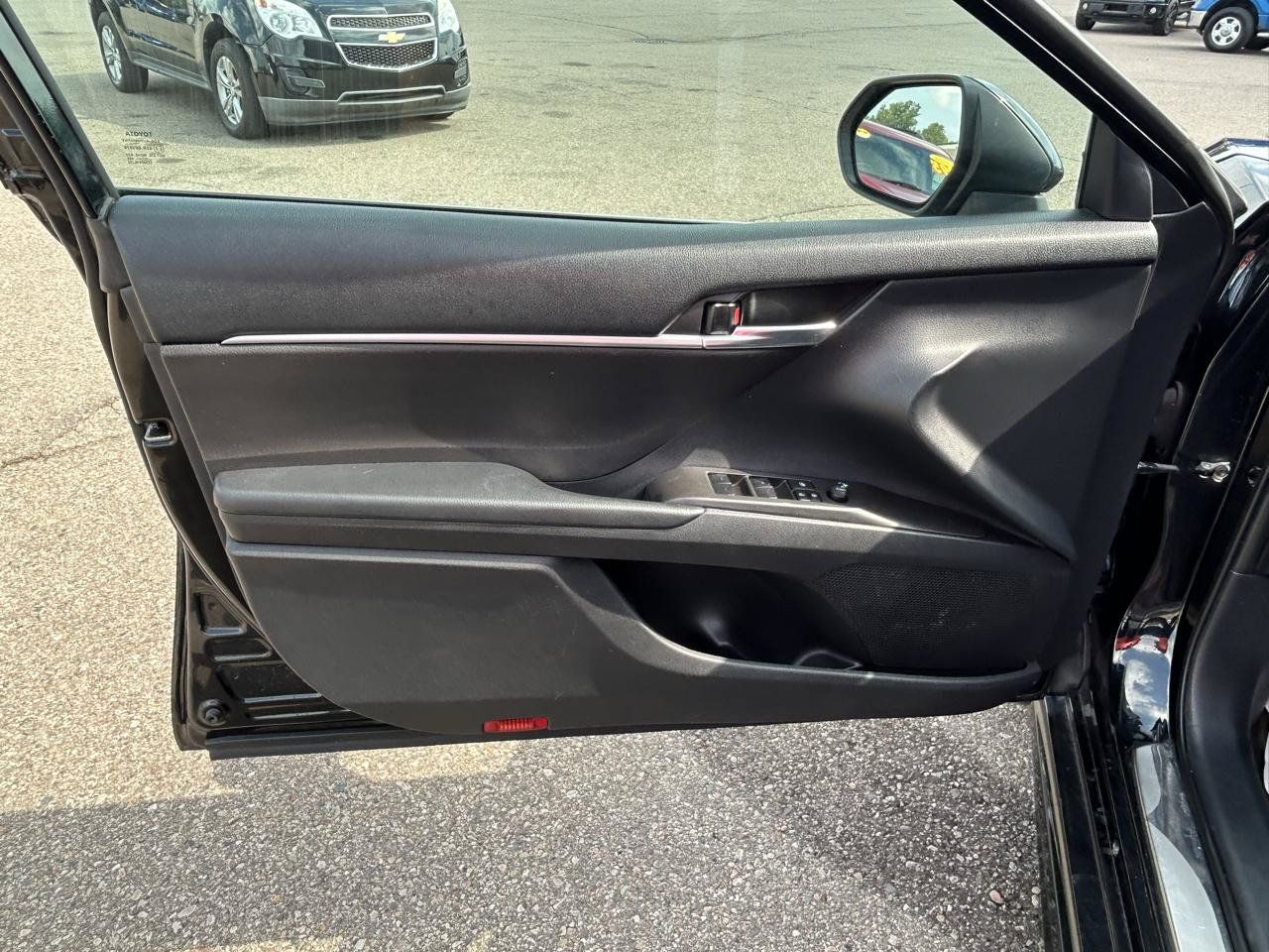 Used 2022 Toyota Camry SE FWD image 16